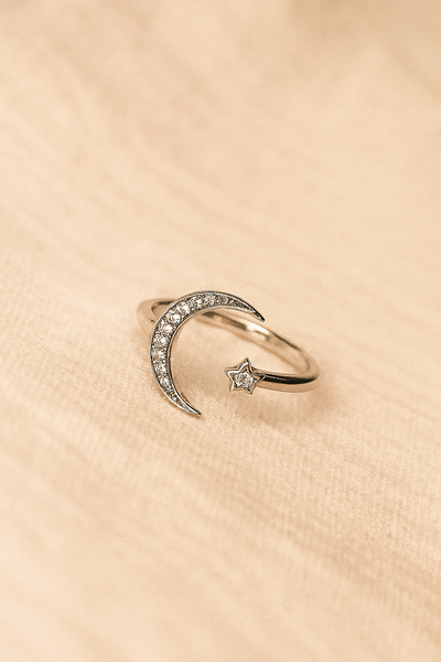 <h3>Anillo en Plata</h3><b>LUNARIA</b>