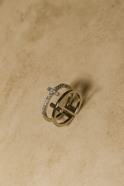 <h3>Anillo en Plata</h3><b>CRUZ</b>