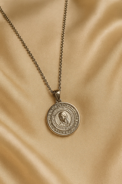 <h3>Collar en Plata</h3>  <b>VIRGEN SANTA</b>