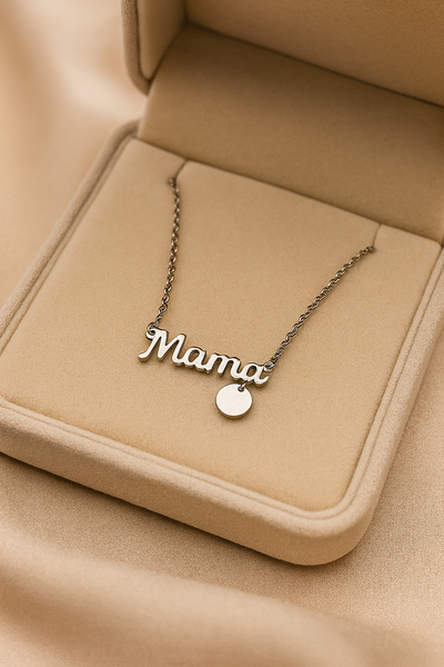 <h3>Collar </h3> <b>MAMÁ EN PLATA</b>