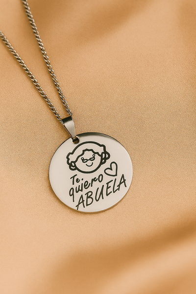 <h3>Collar en Plata</h3>  <b>TE QUIERO ABUELA</b>